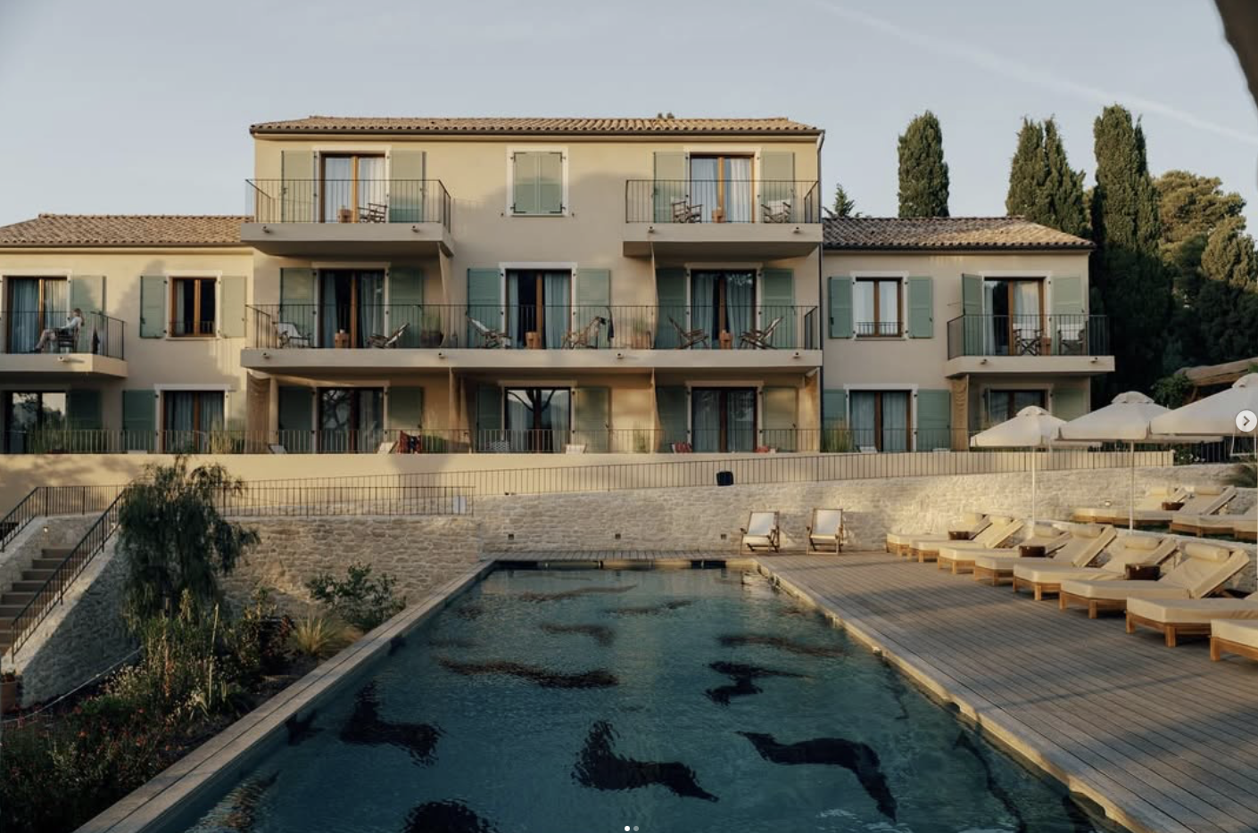 Hotel Basgi Basgi — vue 3